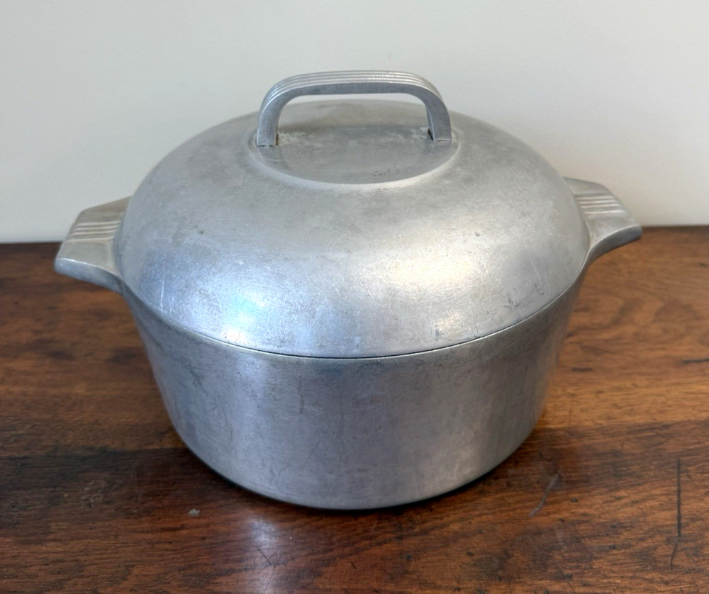 Vintage Magnalite Wagner Ware Sidney -O- 4248-P with lid Dutch Oven MCM